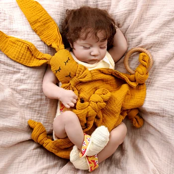 Celé telo, mäkké lepidlo bábika môžu byť použité na štipka vane. Malé roztomilé dieťa s oči zatvorené, je 50 cm znovuzrodenie bábika